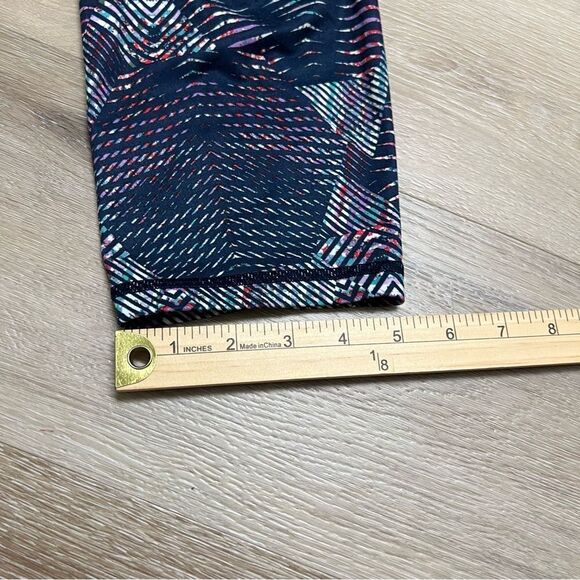 Patagonia Women Size Large Abstract Geometric Stretch Pull On Leggings - Picture 3 of 11